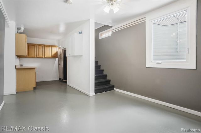 525 E Lewiston Avenue, Ferndale, MI 48220