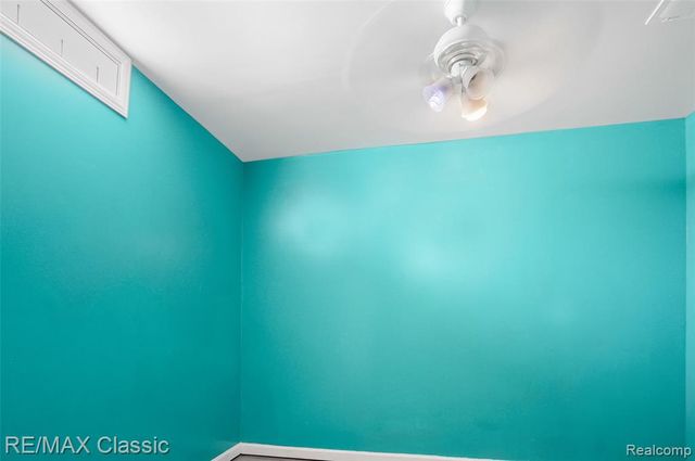 525 E Lewiston Avenue, Ferndale, MI 48220