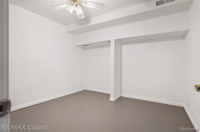 525 E Lewiston Avenue, Ferndale, MI 48220