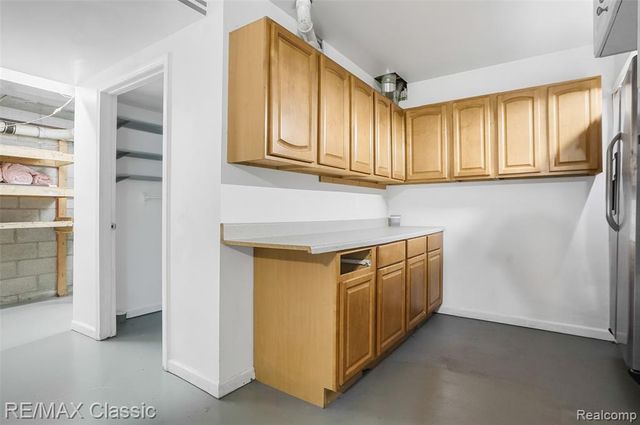 525 E Lewiston Avenue, Ferndale, MI 48220