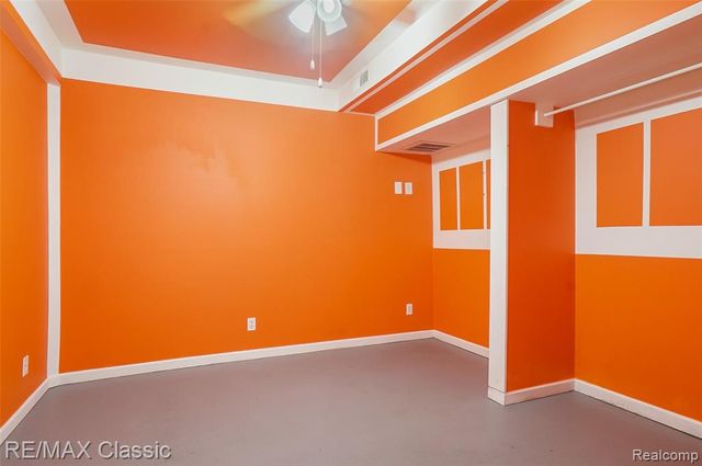 525 E Lewiston Avenue, Ferndale, MI 48220