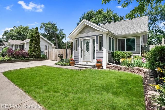 525 E Lewiston Avenue, Ferndale, MI 48220