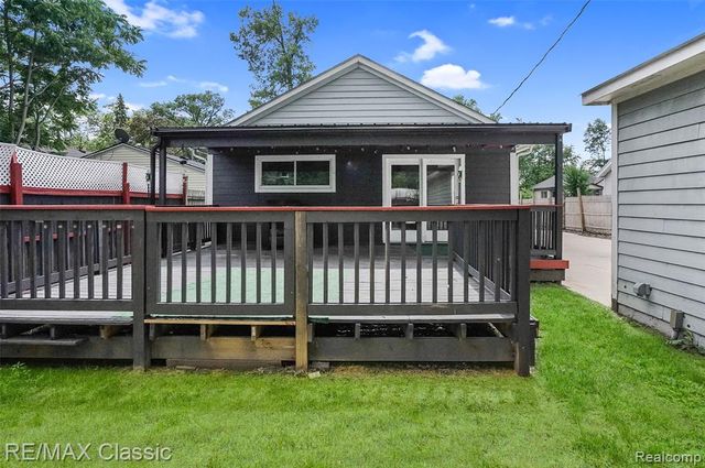 525 E Lewiston Avenue, Ferndale, MI 48220