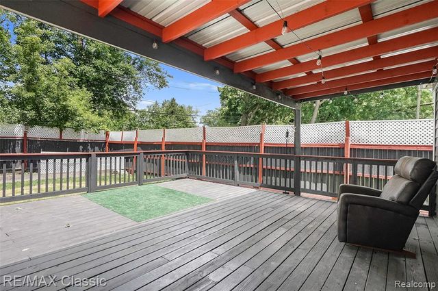 525 E Lewiston Avenue, Ferndale, MI 48220