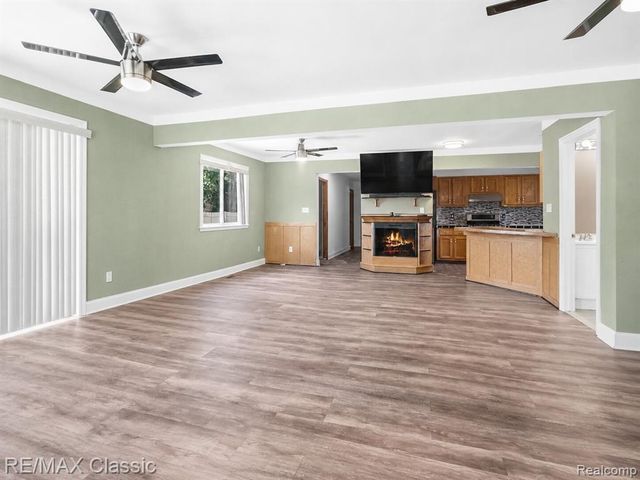 525 E Lewiston Avenue, Ferndale, MI 48220