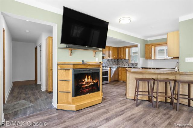 525 E Lewiston Avenue, Ferndale, MI 48220