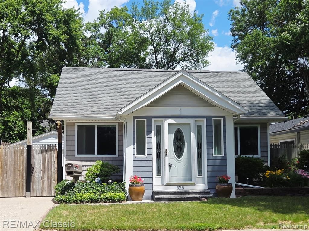 525 E Lewiston Avenue, Ferndale, MI 48220