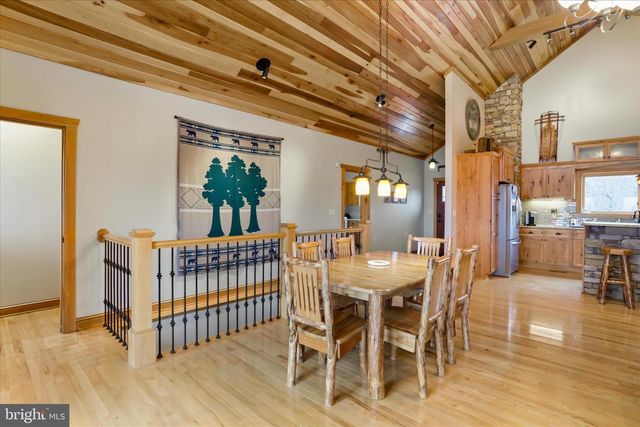 879 OLDE OAK VIEW DR, Springfield, WV 26763