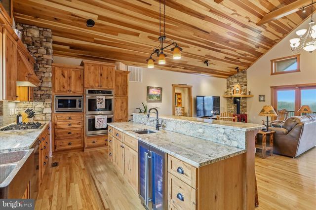 879 OLDE OAK VIEW DR, Springfield, WV 26763