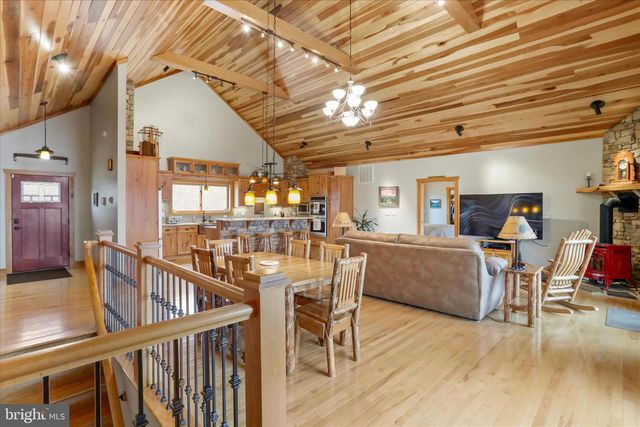 879 OLDE OAK VIEW DR, Springfield, WV 26763