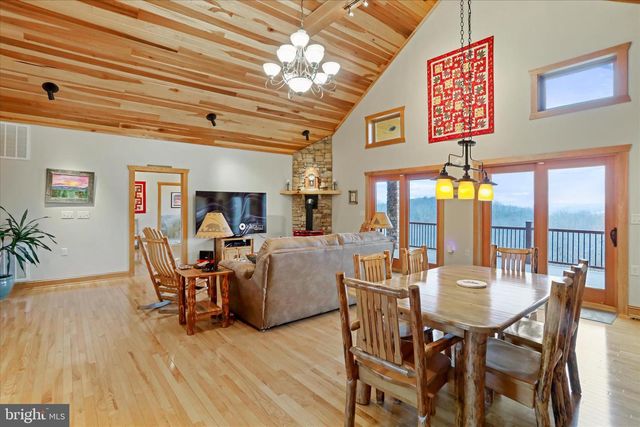 879 OLDE OAK VIEW DR, Springfield, WV 26763