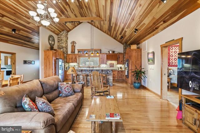 879 OLDE OAK VIEW DR, Springfield, WV 26763