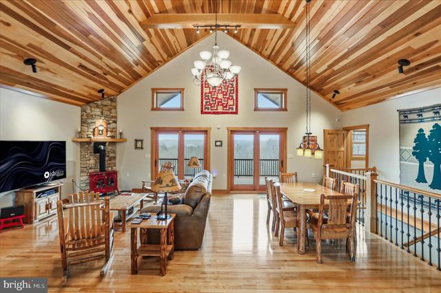 879 OLDE OAK VIEW DR, Springfield, WV 26763