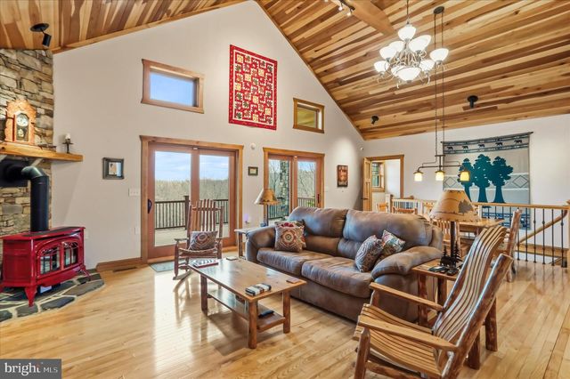 879 OLDE OAK VIEW DR, Springfield, WV 26763