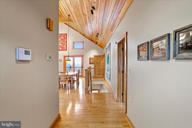 879 OLDE OAK VIEW DR, Springfield, WV 26763