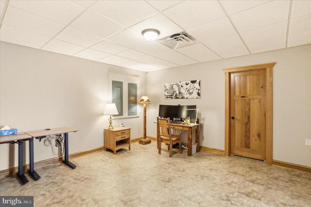 879 OLDE OAK VIEW DR, Springfield, WV 26763