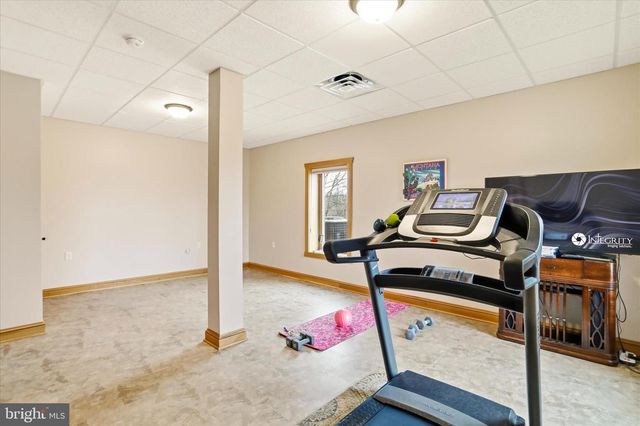 879 OLDE OAK VIEW DR, Springfield, WV 26763