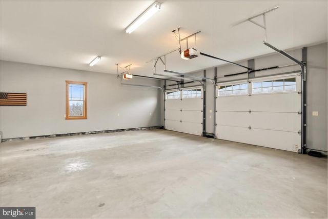 879 OLDE OAK VIEW DR, Springfield, WV 26763