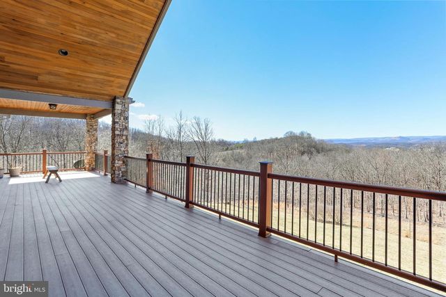 879 OLDE OAK VIEW DR, Springfield, WV 26763