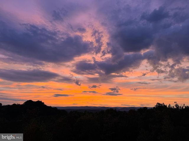 879 OLDE OAK VIEW DR, Springfield, WV 26763