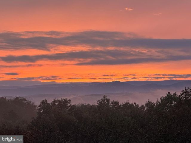 879 OLDE OAK VIEW DR, Springfield, WV 26763