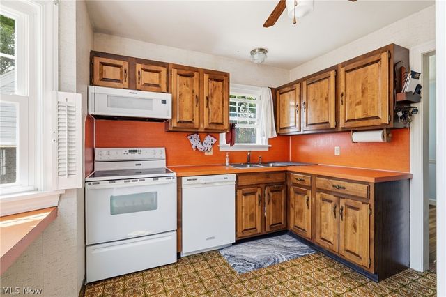 1220 28th Street NE, Canton, OH 44714