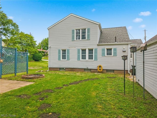 1220 28th Street NE, Canton, OH 44714