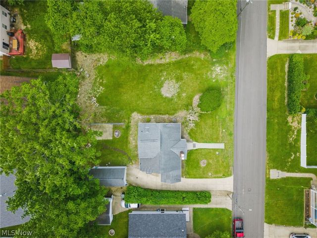 1220 28th Street NE, Canton, OH 44714