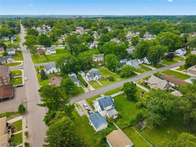 1220 28th Street NE, Canton, OH 44714