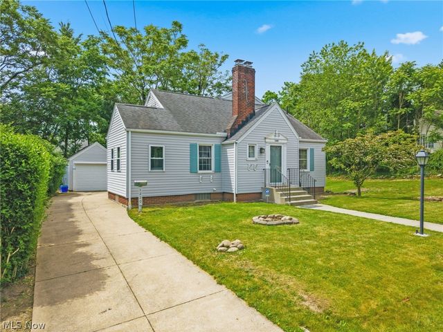1220 28th Street NE, Canton, OH 44714