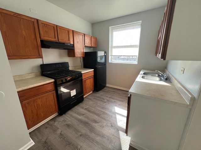 2047 E 68th Street 3W, Chicago, IL 60649