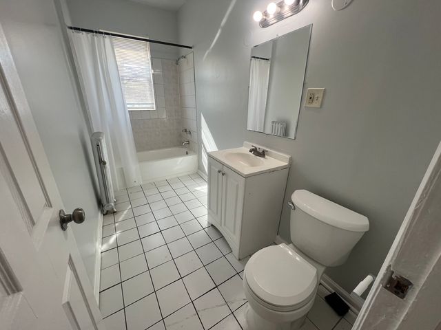 2047 E 68th Street 3W, Chicago, IL 60649