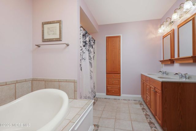 201 Heights Terrace, Middletown, NJ 07748