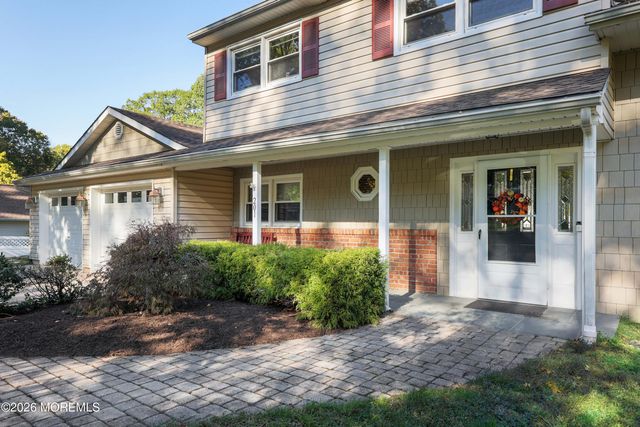 201 Heights Terrace, Middletown, NJ 07748