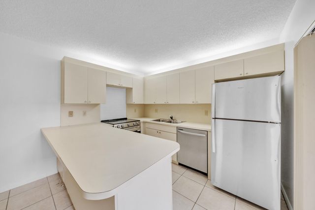 713 NW 99th Circle, Plantation, FL 33324