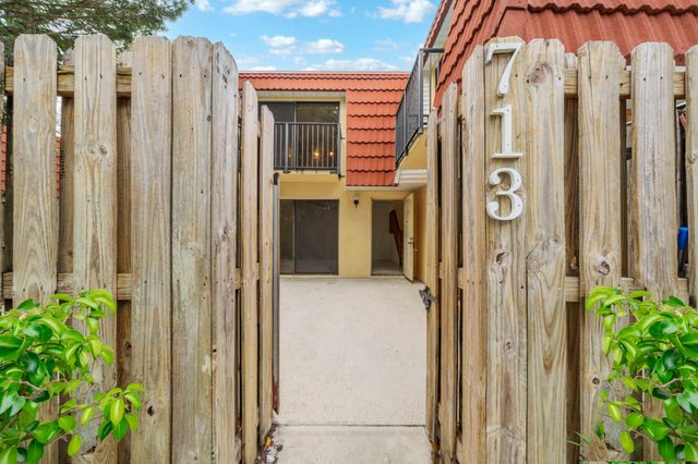 713 NW 99th Circle, Plantation, FL 33324
