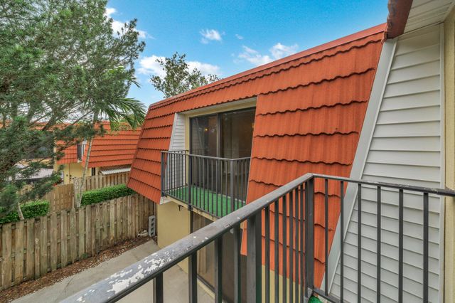 713 NW 99th Circle, Plantation, FL 33324