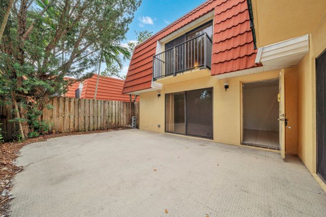 713 NW 99th Circle, Plantation, FL 33324