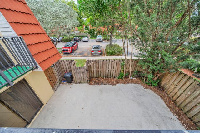 713 NW 99th Circle, Plantation, FL 33324