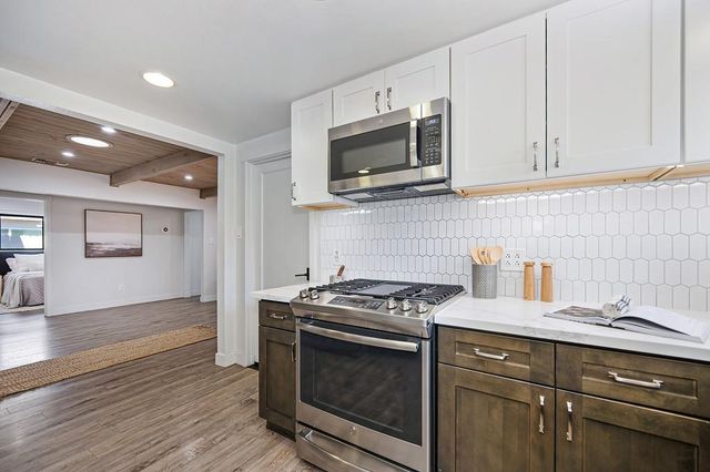 1040 Meadow Rd, West Sacramento, CA 95691