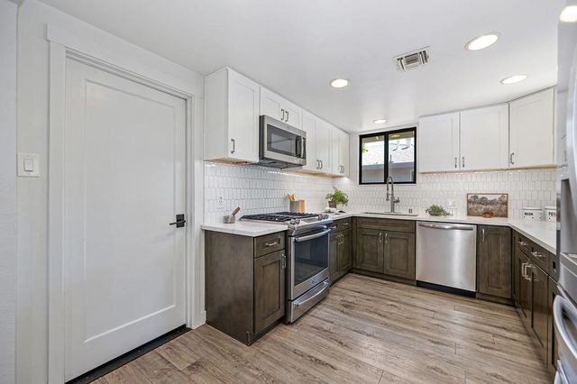 1040 Meadow Rd, West Sacramento, CA 95691