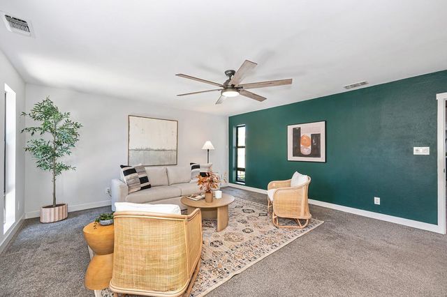 1040 Meadow Rd, West Sacramento, CA 95691