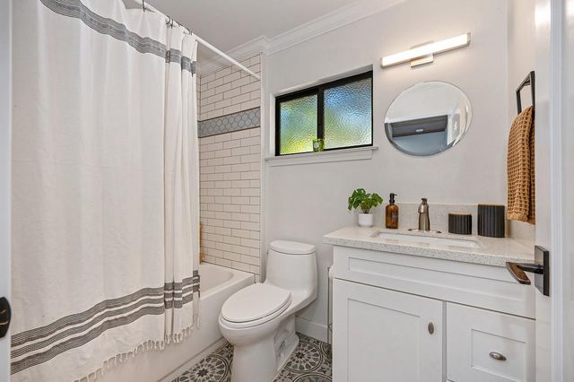 1040 Meadow Rd, West Sacramento, CA 95691