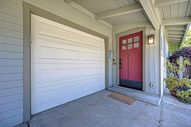 1040 Meadow Rd, West Sacramento, CA 95691