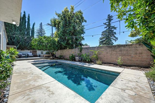 1040 Meadow Rd, West Sacramento, CA 95691