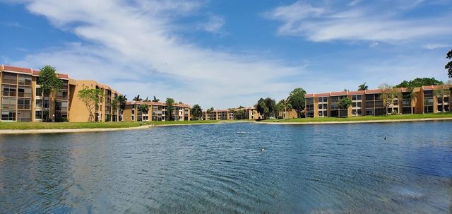 5609 Coral Lake 109, Margate, FL 33063