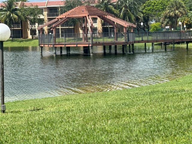 5609 Coral Lake 109, Margate, FL 33063