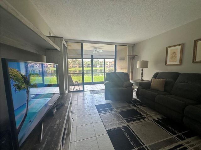 5609 Coral Lake 109, Margate, FL 33063