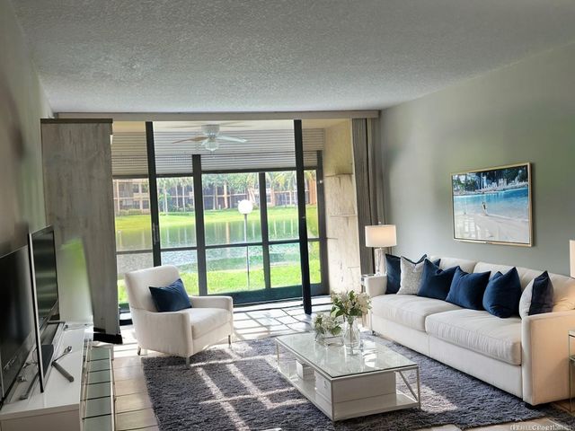 5609 Coral Lake 109, Margate, FL 33063