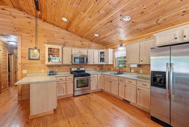 5010 Hidden Ln, Crawford, TN 38554